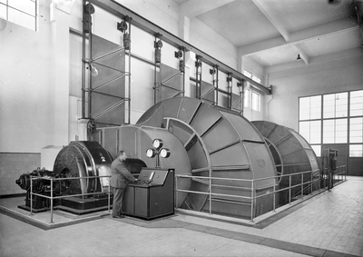856860 Afbeelding van twee ventilatoren voor de Staatsmijn Hendrik te Brunssum, gebouwd door Werkspoor N.V. te ...